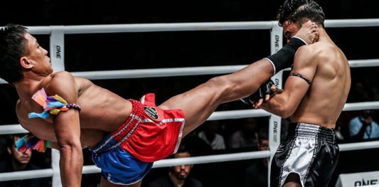 Boxing vs Muay Thai: Key Differences Between The Striking Arts 🥊👊 vs 🤛🏻🤜🏻